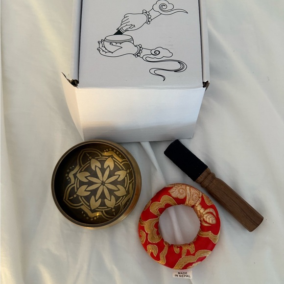 Singing Bowl Set-Gold Color-Comes in Box - Picture 4 of 5